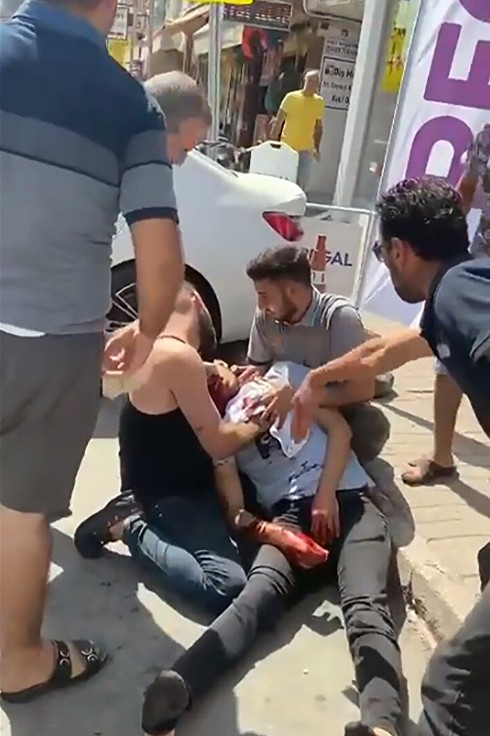 Adana’da kan donduran görüntü! Gündüz vakti sokak ortasında kanlı infaz